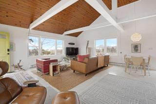 Artist-designed Beach House - Wading River - 1
