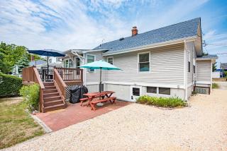 Peconic Sound Beach Home: Backyard & Vineyards - Peconic - 6