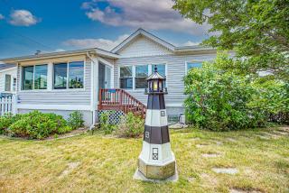 Peconic Sound Beach Home: Backyard & Vineyards - 4