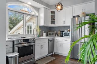 Sea Cliff Charm: 5 Mins to Beach, Firepit - Wading River - 3