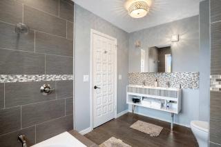 Sprawling Southampton Home: Private Pool - 1