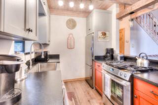 Relax at Rustic Tahoe Charm - Minutes to Lake - Tahoma - 4