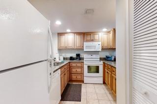 Attractive home steps from ocean with pool, central AC, deck & fast WiFi - 8