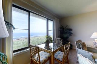 Attractive home steps from ocean with pool, central AC, deck & fast WiFi - 4