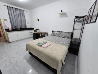 Flat completo a 3 minutos de mercado, farmácia - Aparecida de Goiânia - 0