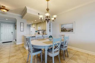 Oceanfront Condo with Great Ocean View, Balcony, Fast WiFi & 2 Shared Pools - 5