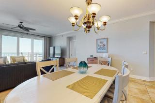Oceanfront Condo with Great Ocean View, Balcony, Fast WiFi & 2 Shared Pools - 4