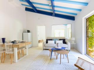 Escapade Coeur de Provence - Idéal couples et Pro - 15min Avignon et Château-neuf-du-Pape - Parking privé gratuit - 8