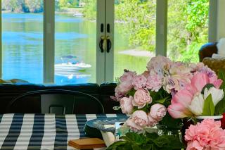Bayfront PNW Lodge: Dock, Pickleball & Guest House - 3