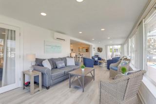 Canal-Front Haven Pool, Dock and Lanai in Palmetto - Palmetto - 2