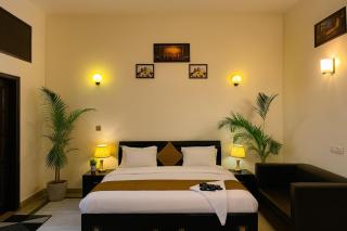 Oxygen Inn-Couple Friendly-Noida Sector20 - Noida - 9