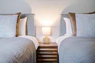 Stylish 3 bedroom home - FREE parking, smart TV, sleeps 8 - Manchester - 0