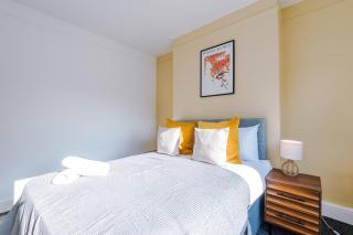 Stylish 3 bedroom home - FREE parking, smart TV, sleeps 8 - Manchester - 7