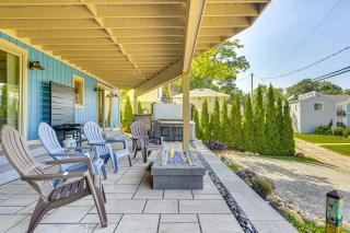 Steps to Clark Lake Cozy Apartment with Hot Tub - - 0
