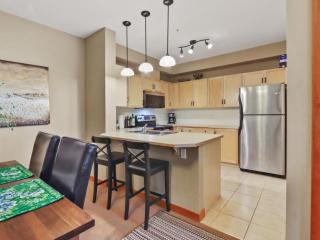 Spacious 3 Br with Heated Outdoor Pool and 3 Hot Tubs - 9