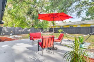 2 Mi to Beach Family Getaway with Yard in St Pete! - 8