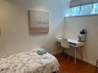 Chic 2BR Suite in Vancouver West - Vancouver - 5