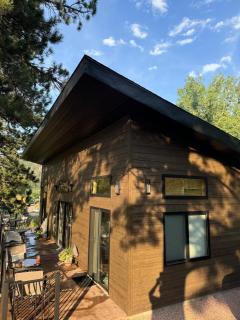 In the center of it all The Elkhorn Cabin - 0