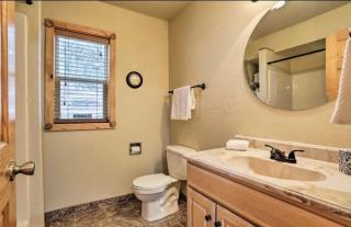 5 Miles from Mt- Rushmore with private hot tub - 1