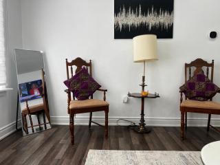 Three Bedroom Spacious Bangalow with Free Parking, closer to commercial area and highways - Mississauga - 6