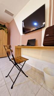 44-20 Tiny Loft - 6