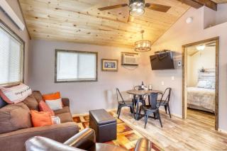 Rustic getaway in the woods - 3
