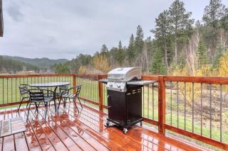 Cozy Creekside Retreat - 8