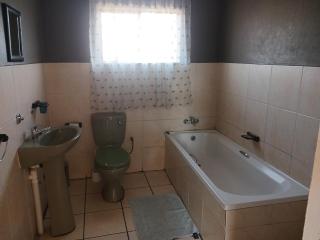 Tushiya guest lodge witbank - Witbank - 8