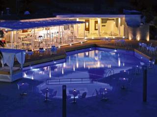 Holiday flat in Pefkochori with a terrace and communal pool - 1