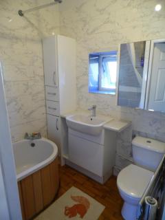 2 Bedroom & 2Bathrooms in Lancaster - Moffat - 2
