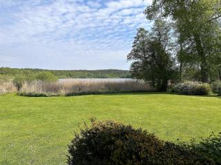 Ferienhaus am See auf großem Grundstück, Kaminofen - 8