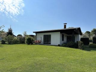 Ferienhaus am See auf großem Grundstück, Kaminofen - 7