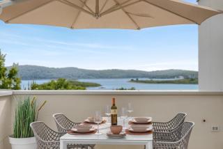 Japandi Sea View 2BR Apartment with Balcony & Terrace, Pomer, 5 Min Walk to Beach - Pomer - 7