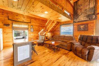 Hoot Owl with a private hot tub - 4