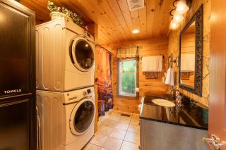 Hoot Owl with a private hot tub - 1