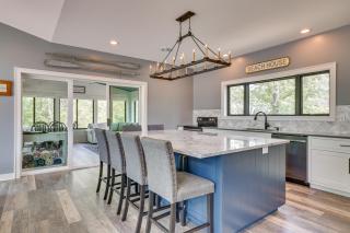 Hot Tub and Dock Beachfront Oasis in Stockholm! - 1