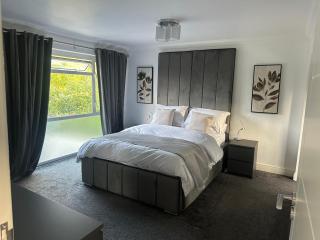 3 Bed heated pool spacious home In Tilehurst - Tilehurst - 3
