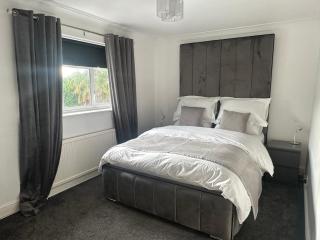 3 Bed heated pool spacious home In Tilehurst - Tilehurst - 4
