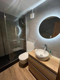 Neu-renovierte - Nov 24 - 2,5 Zi Wohnung mit Traum-Aussicht - 3