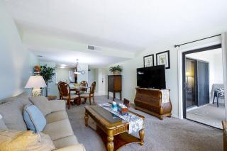 Updated, Oceanfront Condo with Balcony, WiFi & Shared Pool/Clay Tennis Courts - 8