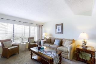 Updated, Oceanfront Condo with Balcony, WiFi & Shared Pool/Clay Tennis Courts - 4