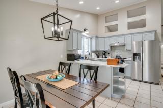 1 Mi to Beach Dog-Friendly Condo in Lake Mills! - Lake Mills - 5