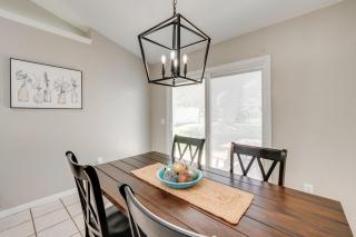 1 Mi to Beach Dog-Friendly Condo in Lake Mills! - Lake Mills - 4