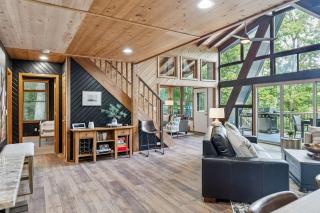 Innsbrook Lakeside Chalet - 4