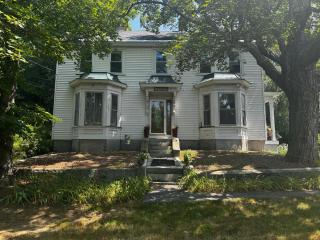 Holiday Hills - - 8