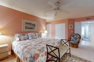 Ground-floor summer beach village condo with a great view plus patio & pool - 1