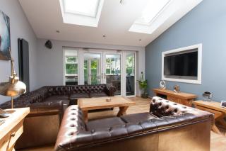 Refined Edinburgh Escape Boasting Tranquil Outdoor Hot Tub - Edinburgh - 0