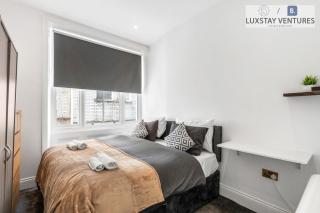 Free Secure Small Car Park - Sleeps 6, City Centre Apartment with Lift Access - 5 Mins Walk to Beach and Station - 4