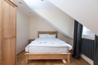Refined Edinburgh Escape Boasting Tranquil Outdoor Hot Tub - Edinburgh - 4