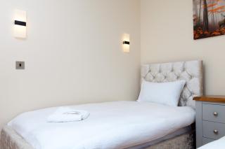 Refined Edinburgh Escape Boasting Tranquil Outdoor Hot Tub - Edinburgh - 1